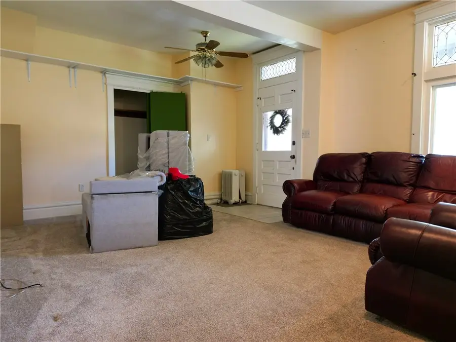328 W Poplar St, Grove City, PA 16127 - #2