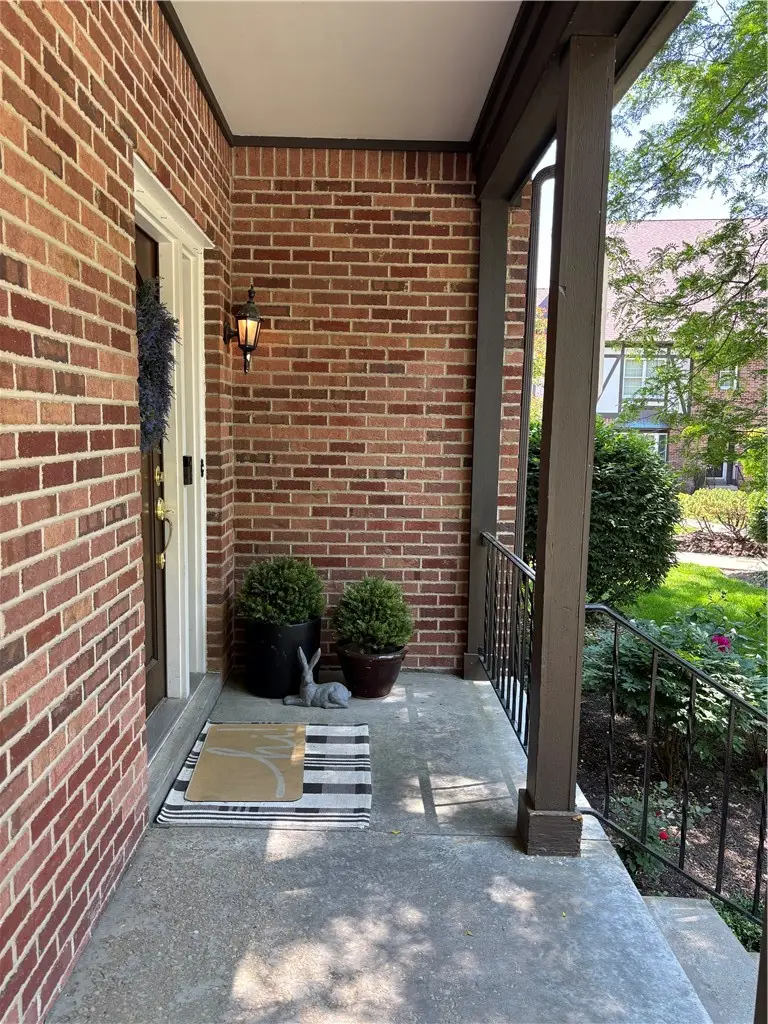 618 Kingsberry Circle, Pittsburgh, PA 15234 - #2