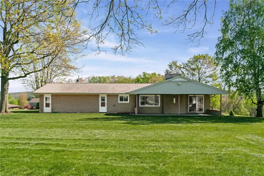 130 James Dr, Ellwood City, PA 16117 - #2