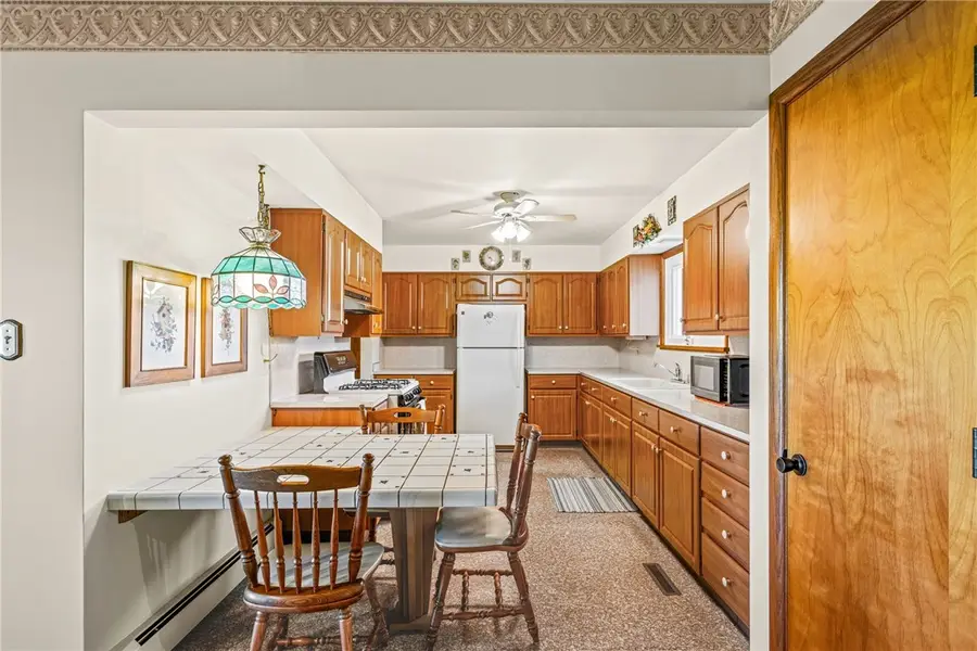 130 James Dr, Ellwood City, PA 16117 - #3