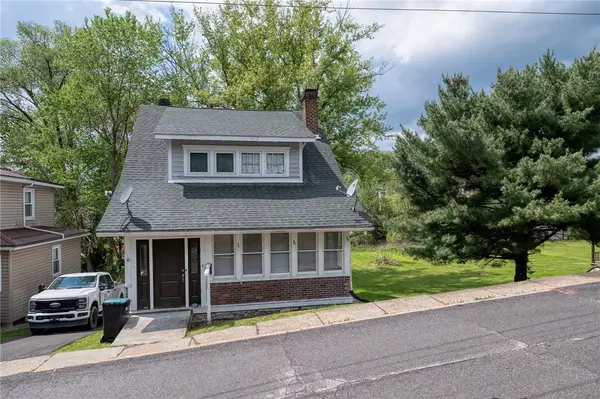 68 Center Ave, Burgettstown, PA 15021