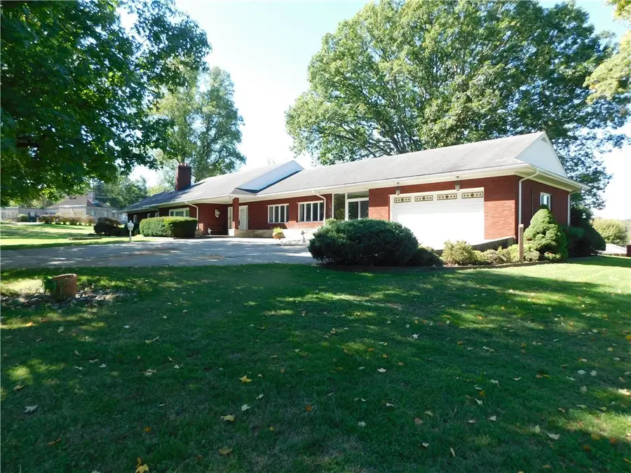 302 Derrick Avenue, Uniontown, PA 15401 - #2