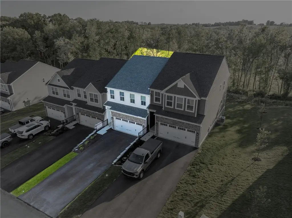 5005 Wellington Ct, Jeannette, PA 15644 - #1