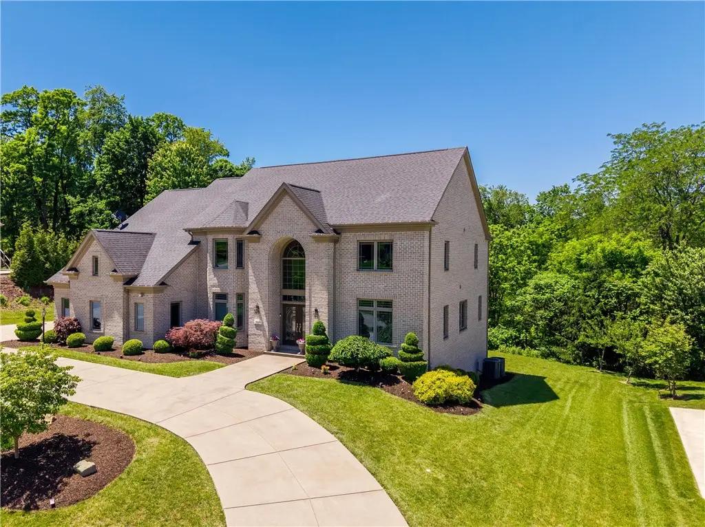 1820 Winchester Dr, Pittsburgh, PA 15241 - #1
