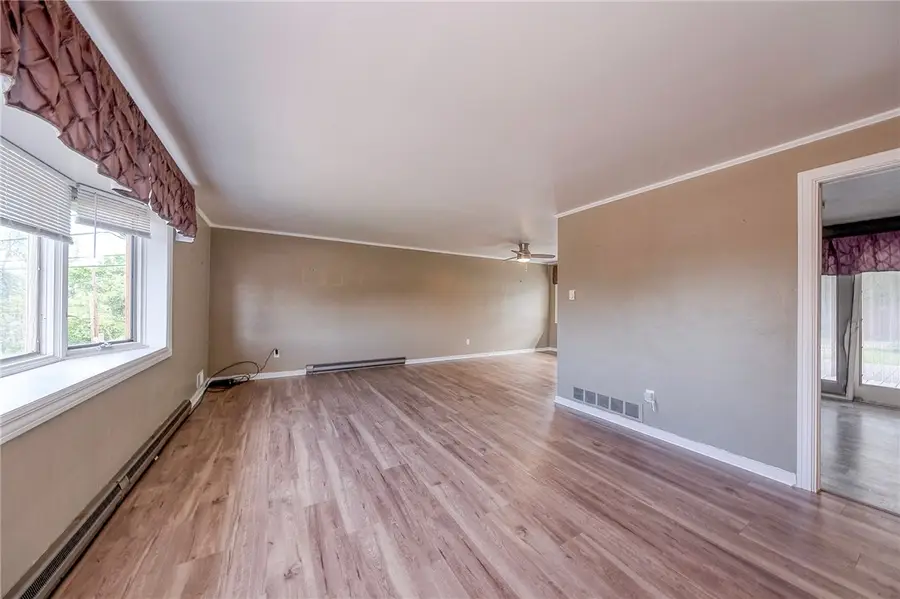 1805 Horizon Dr, White Oak, PA 15131 - #3