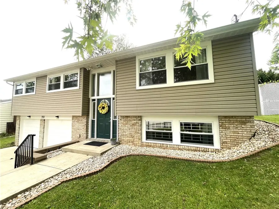 592 Surfside Dr, Pittsburgh, PA 15239 - #2