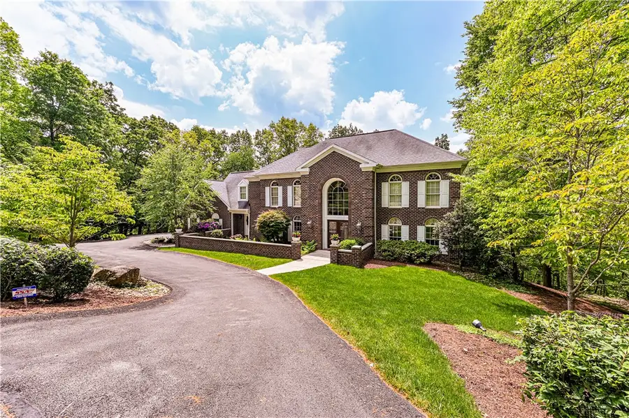 264 Cobblestone Dr, Greensburg, PA 15601 - #2
