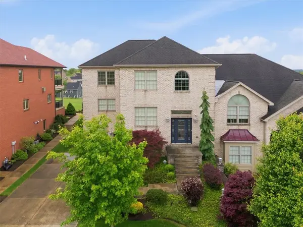 1043 Blackthorne Dr, Jeannette, PA 15644