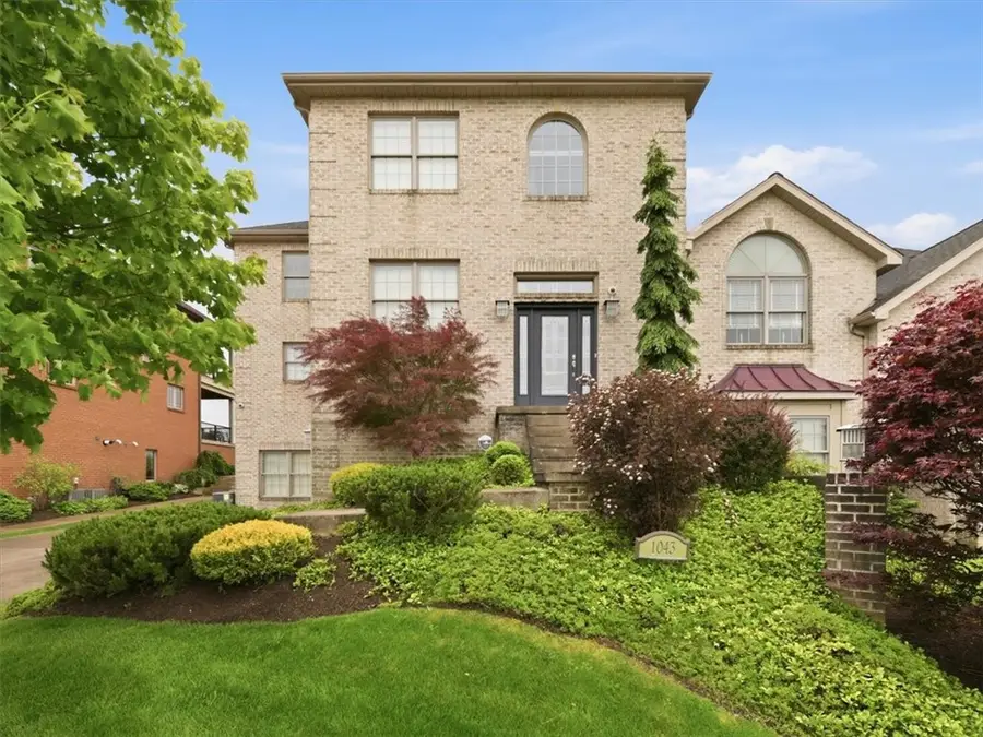 1043 Blackthorne Dr, Jeannette, PA 15644 - #2