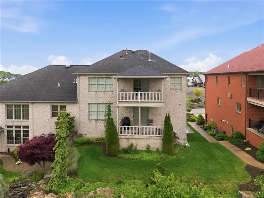1043 Blackthorne Dr, Jeannette, PA 15644 - #3