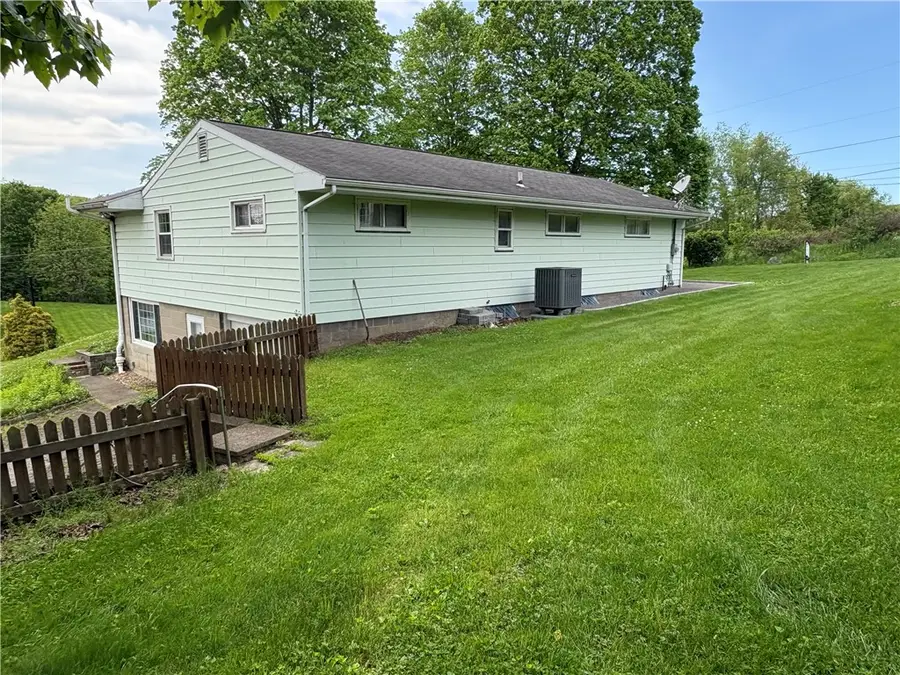 122 Briar Hill Rd, New Castle, PA 16105 - #3