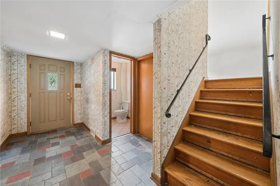 285 Tara Dr, Pittsburgh, PA 15236 - #3