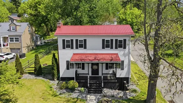 300 Magnolia St, Sturgeon, PA 15082