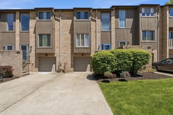 304 Central Dr, Cranberry Twp, PA 16066