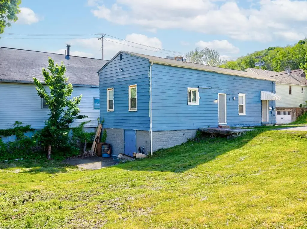 1202 Irwin St, Aliquippa, PA 15001 - #1