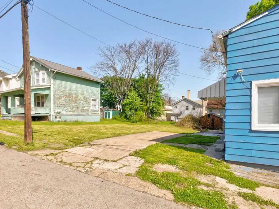 1202 Irwin St, Aliquippa, PA 15001 - #3