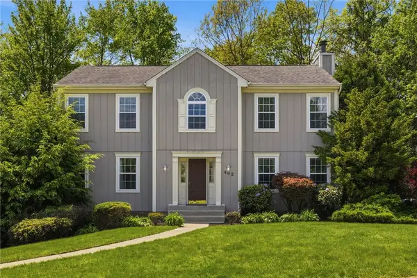 402 Monmouth Dr, Cranberry Twp, PA 16066