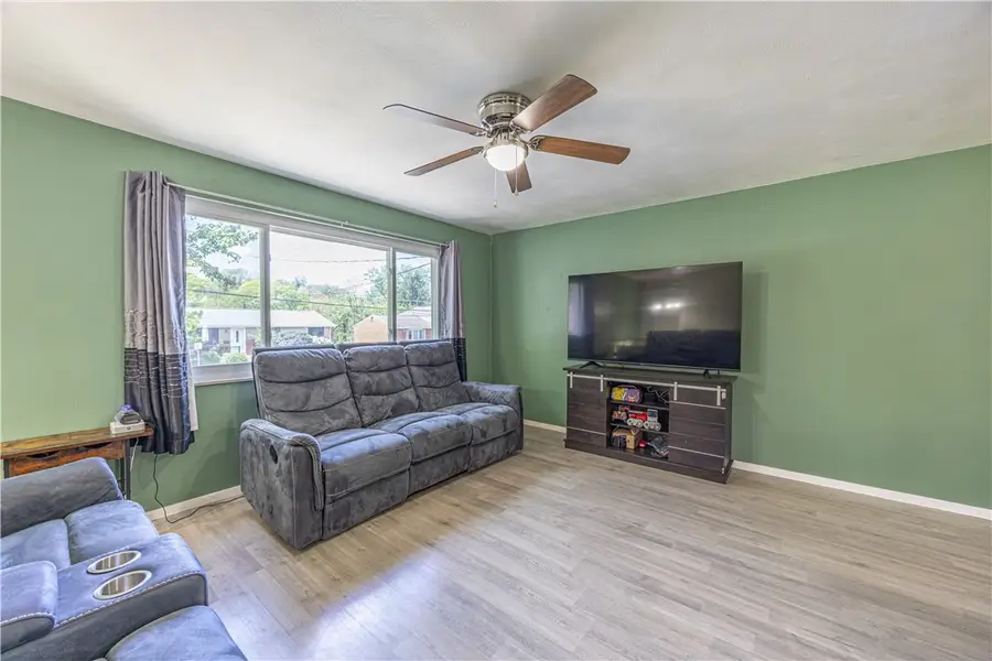 528 Macbeth Dr, Pittsburgh, PA 15235 - #3