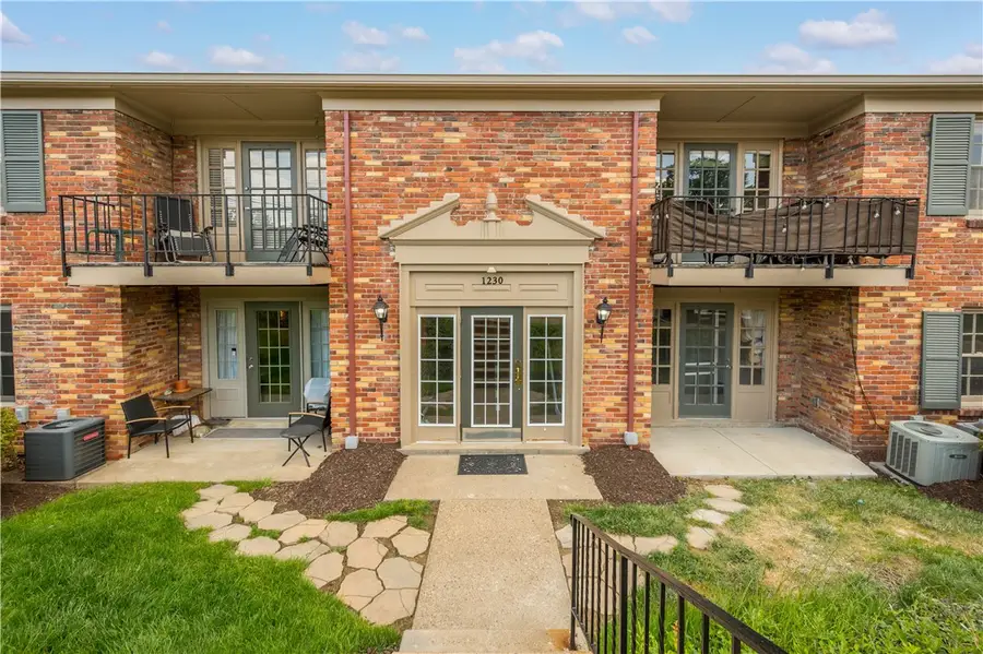 1230 Chatham Park Dr #D, Pittsburgh, PA 15216 - #2