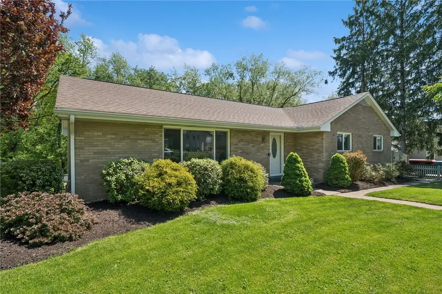 1101 Fairlane Dr, Aliquippa, PA 15001 - #2