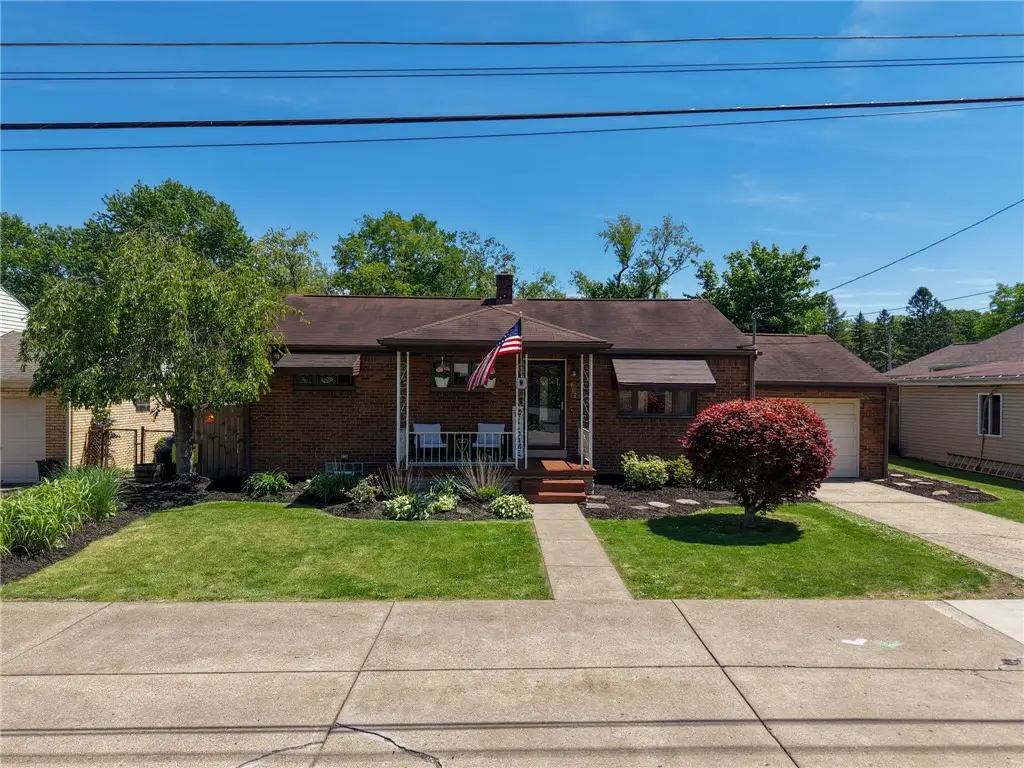 902 Foster Rd, Clairton, PA 15025 - #1