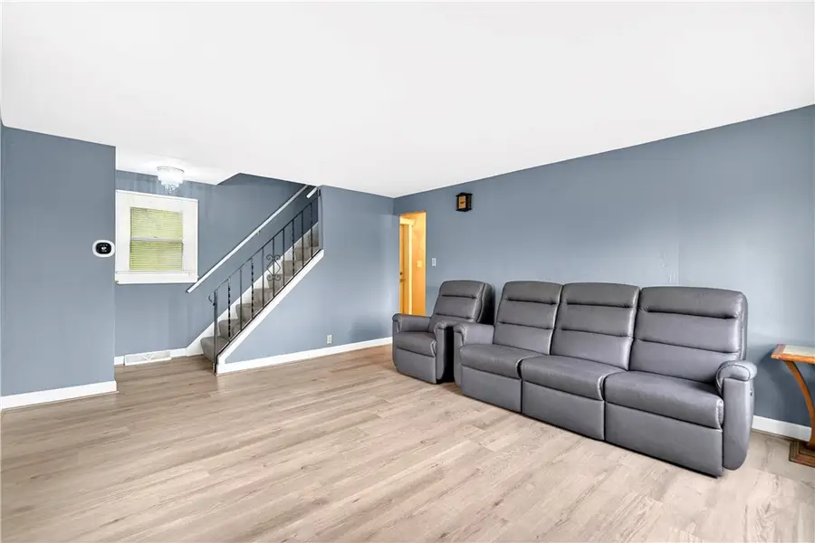 2 Broad St, Jeannette, PA 15644 - #2