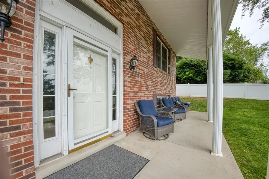 4222 Outlook Dr, West Mifflin, PA 15122 - #3