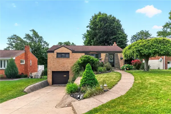 613 Elaine Dr, Pittsburgh, PA 15236