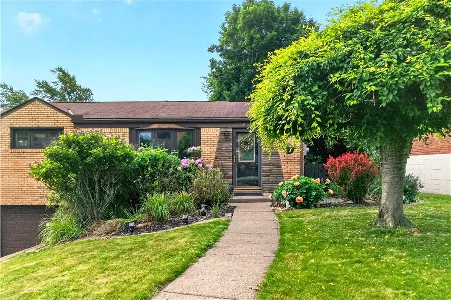 613 Elaine Dr, Pittsburgh, PA 15236 - #2