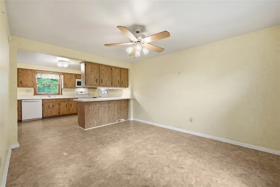 139 E Edgewood Dr, Canonsburg, PA 15317 - #3