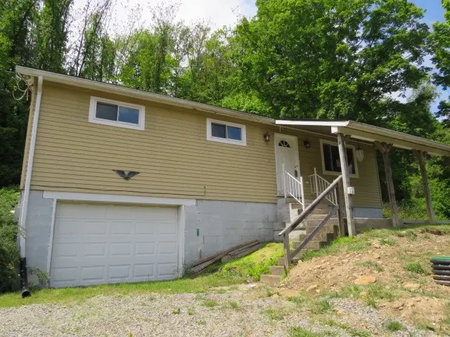 21 Daisytown Rd, Daisytown, PA 15427 - #1