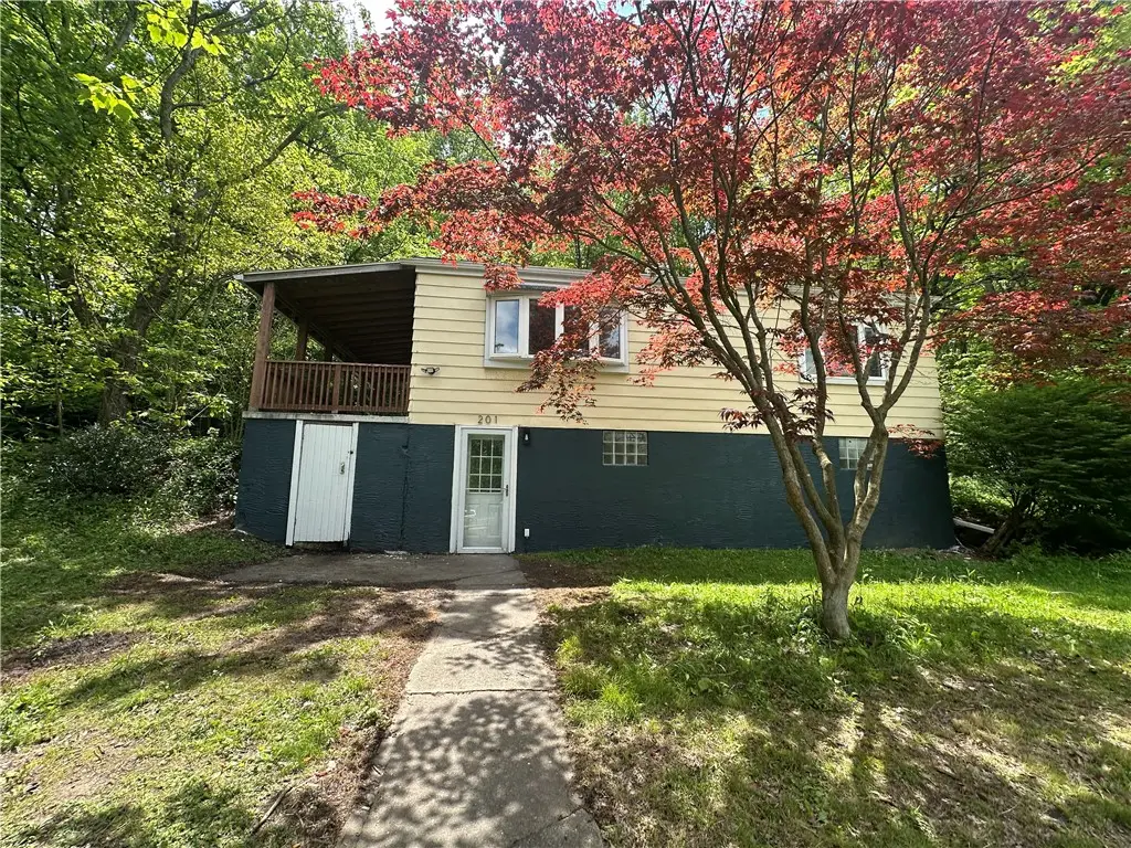 201 Clever Rd, Kennedy, PA 15136 - #1