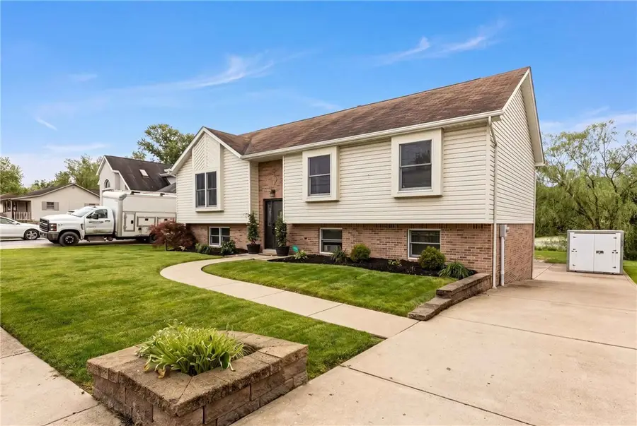 72 4th St, Irwin, PA 15642 - #2