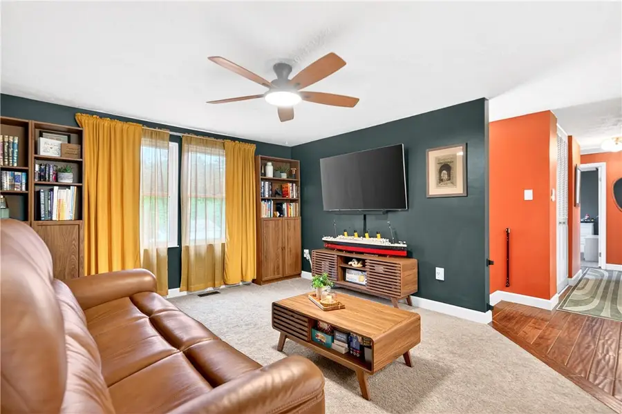 215 Princeton Dr, Aliquippa, PA 15001 - #3