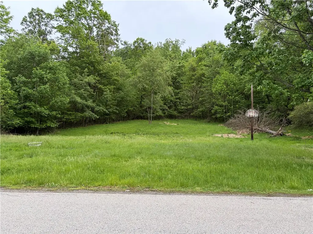 338 Downes Rd, Jeannette, PA 15644 - #1