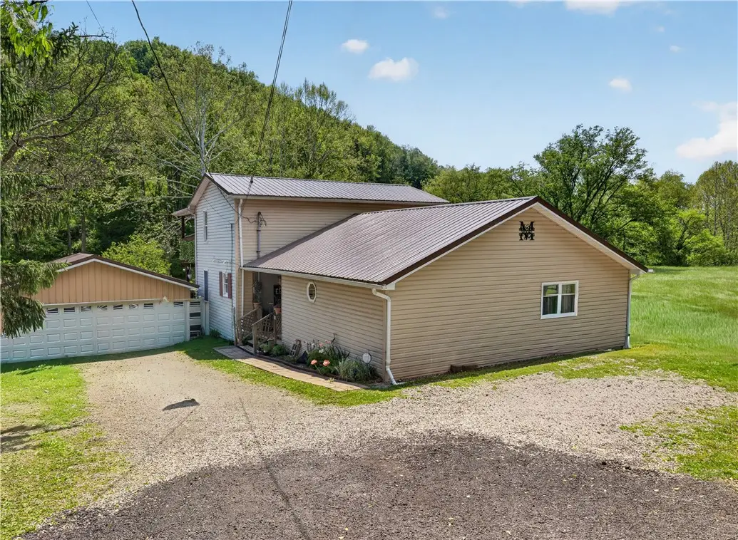 201 Main St, New Freeport, PA 15352 - #1