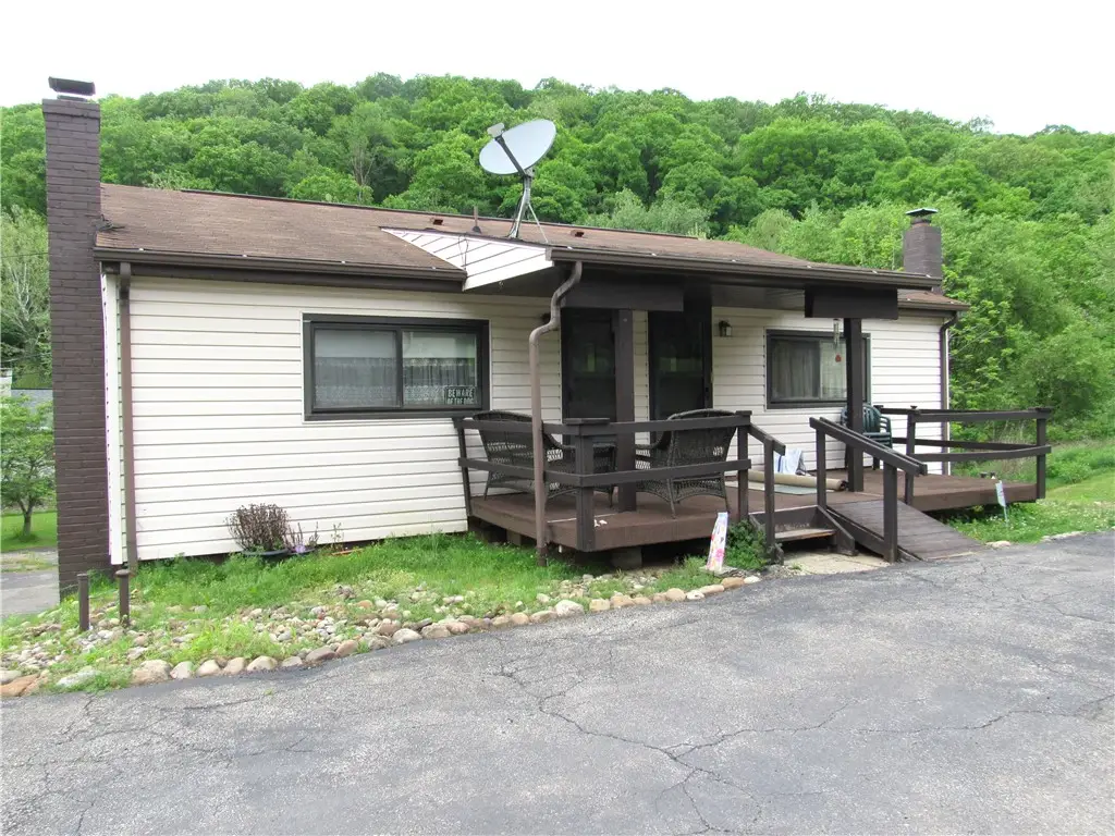 105 Ecker Ln, Cheswick, PA 15024 - #1