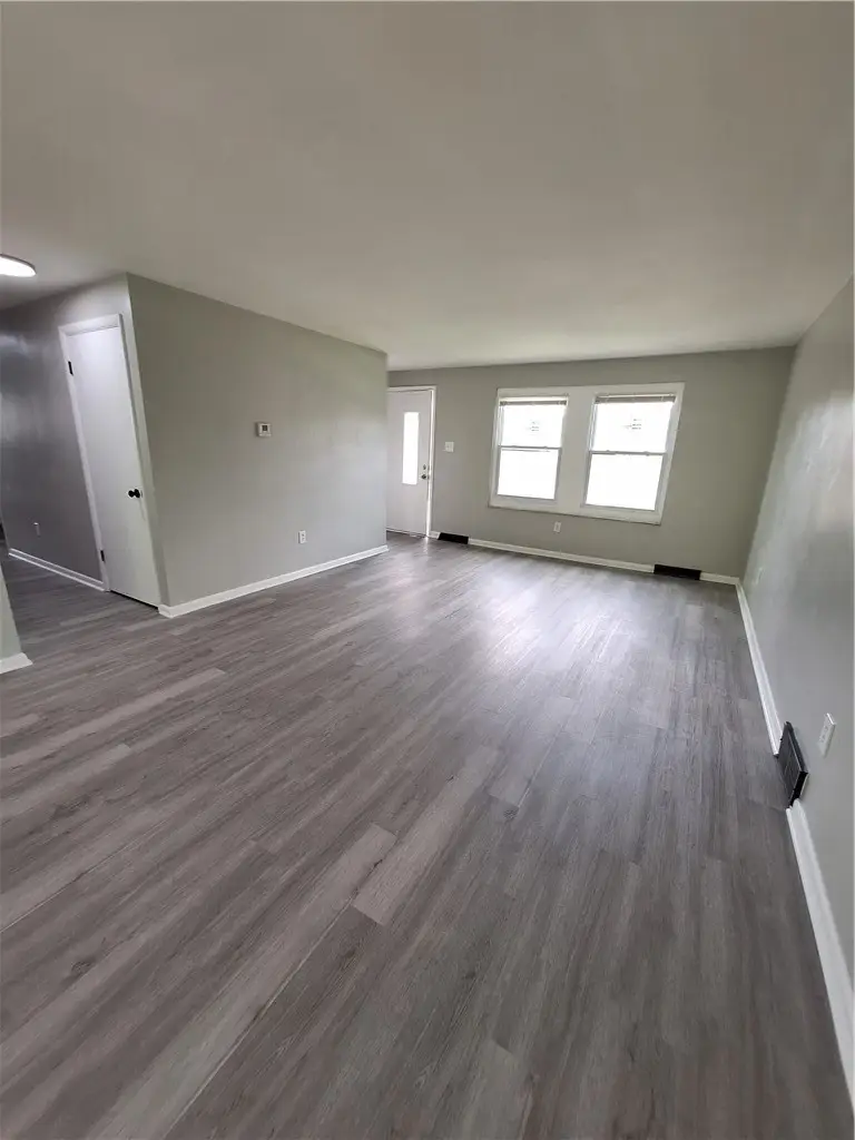 6069 Mcpherson Ave, Bethel Park, PA 15102 - #2