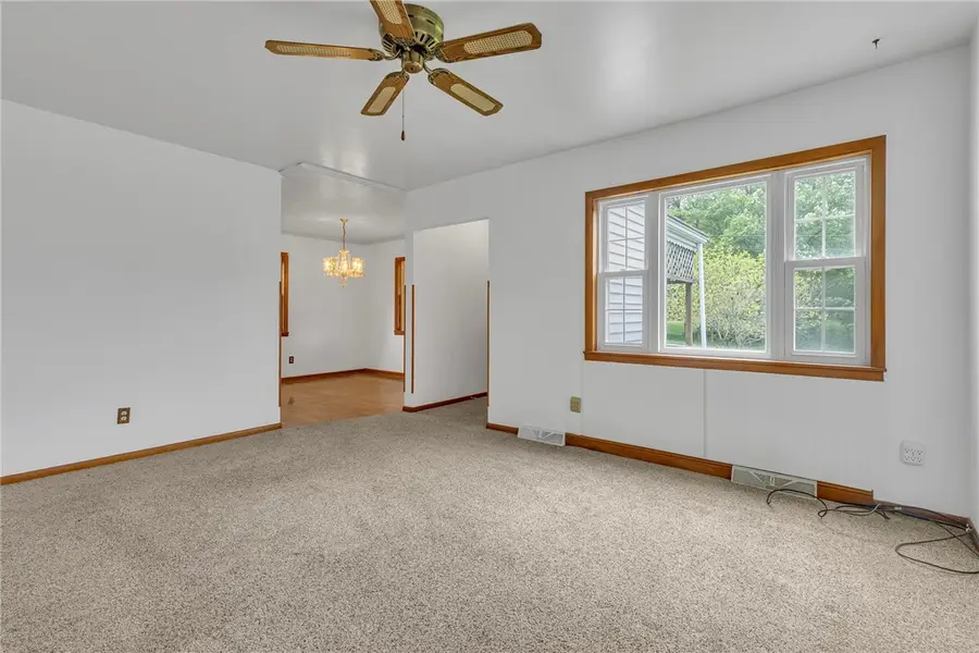 4026 Patterson Rd, Aliquippa, PA 15001 - #3