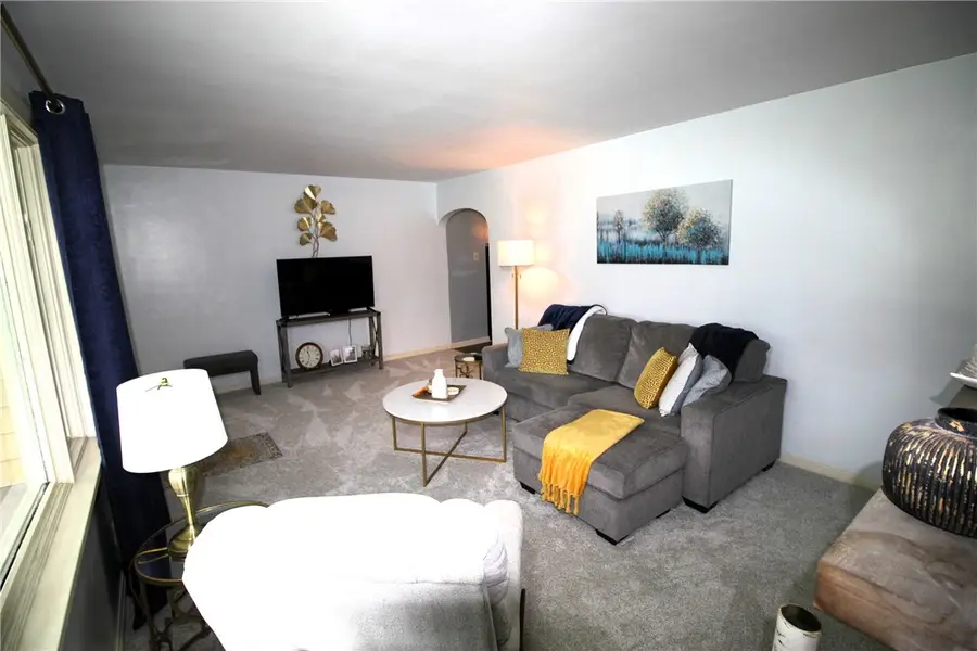 417 E Hazelcroft Ave, New Castle, PA 16105 - #3