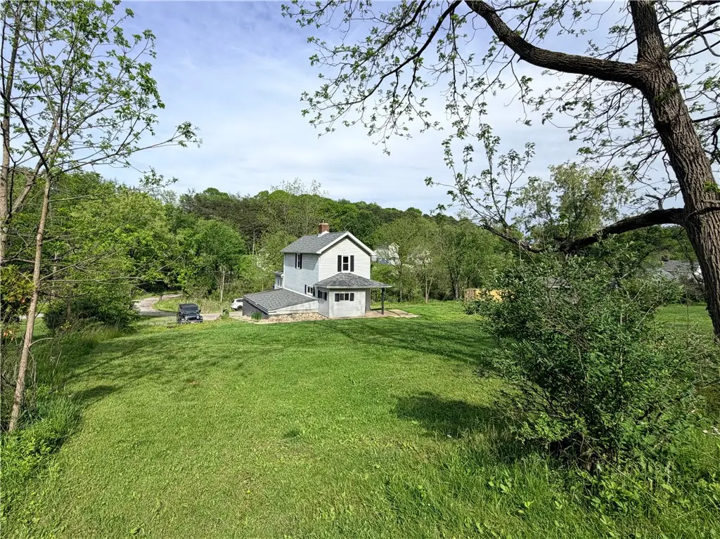33 Hubbard Rd, Burgettstown, PA 15021 - #1
