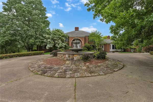 450 Knollwood Cir, Freedom, PA 15042