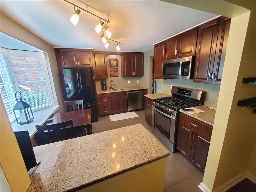 23 Hiland Valley Dr, Pittsburgh, PA 15229 - #3