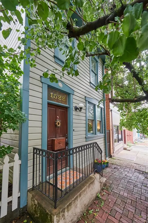 1522 Monterey St, Pittsburgh, PA 15212