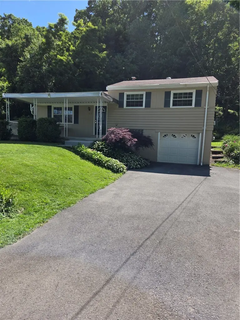 107 Mckenna Dr, Aliquippa, PA 15001 - #1