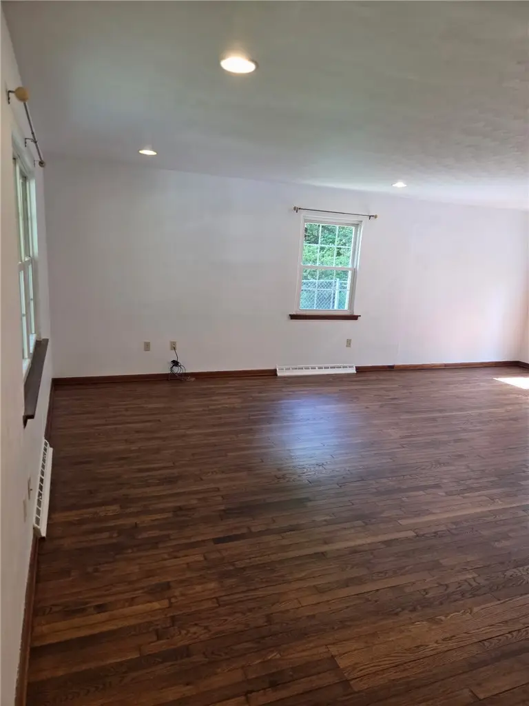 107 Mckenna Dr, Aliquippa, PA 15001 - #2