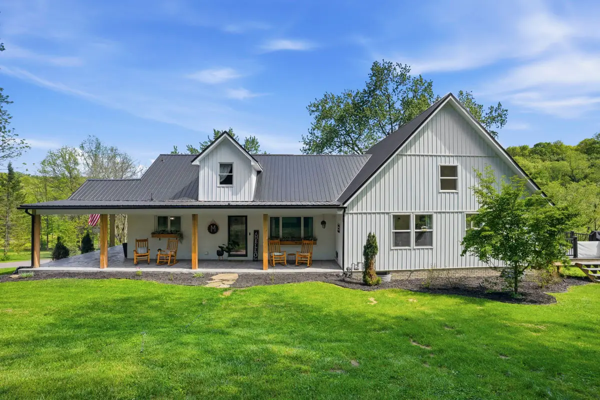 196 Lutz Rd, Zelienople, PA 16063 - #1