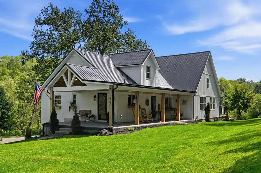 196 Lutz Rd, Zelienople, PA 16063 - #2