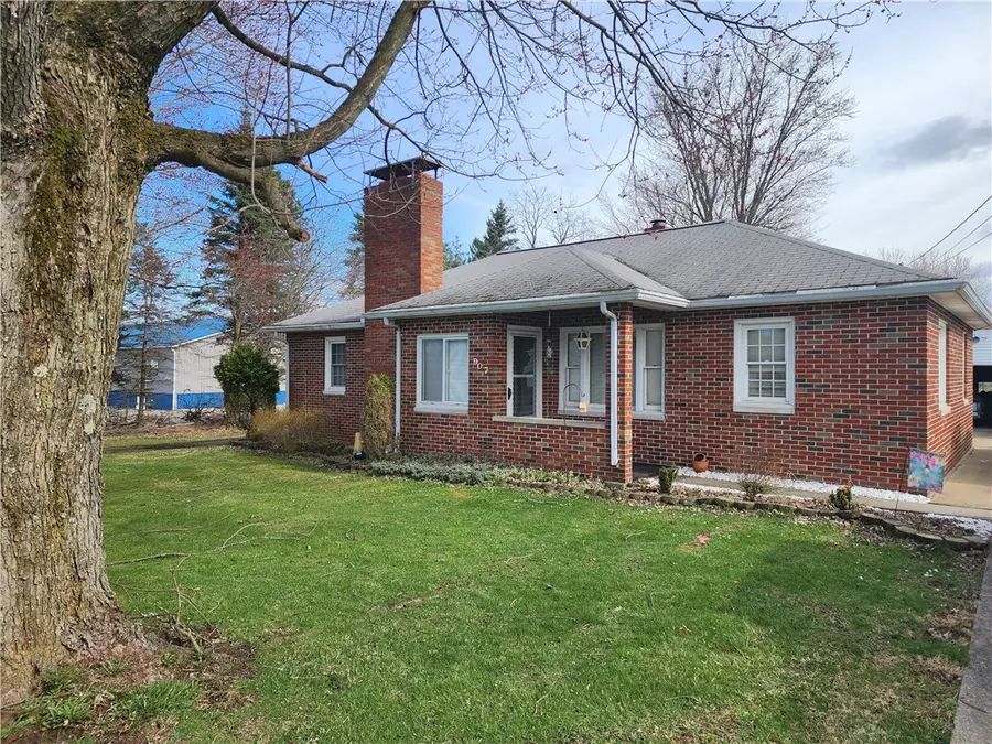 907 Arlington Dr, Greenville, PA 16125 - #2