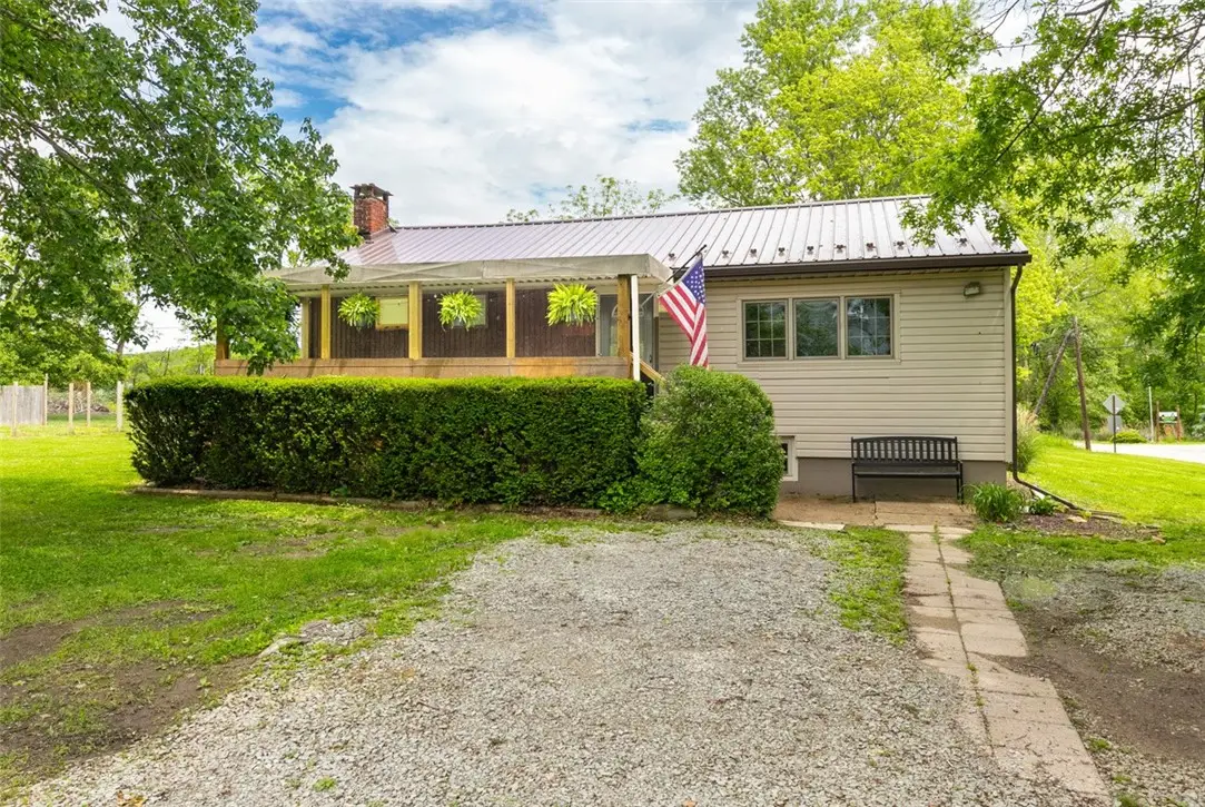 118 E Hillis St, Youngwood, PA 15697 - #1